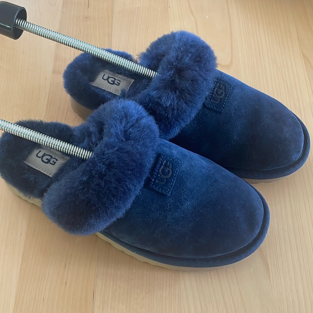 UGG Slippers EUC Women’s size 7 Navy Blue